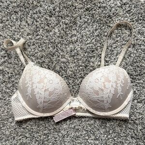 Victoria's Secret Lace Bra in Cream